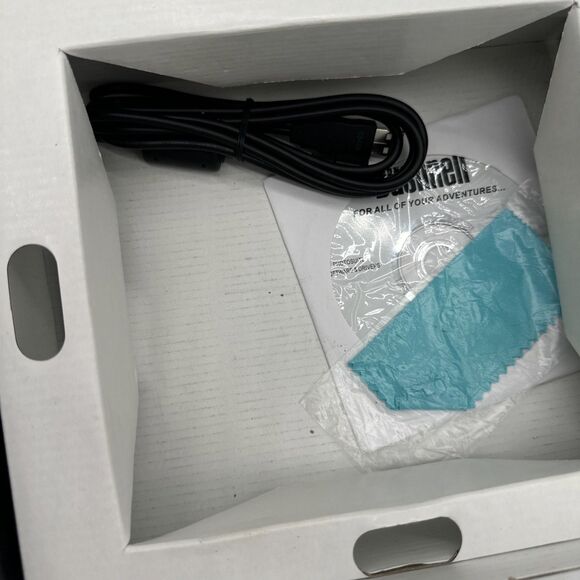 Bushnell Binocular And Digital Camera 8 x 30 2.1MP Model 11-0832 Charger include - Picture 3 of 9